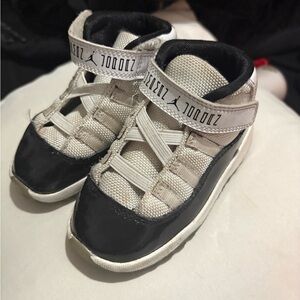 Kids Jordan 11 Sz 7C
